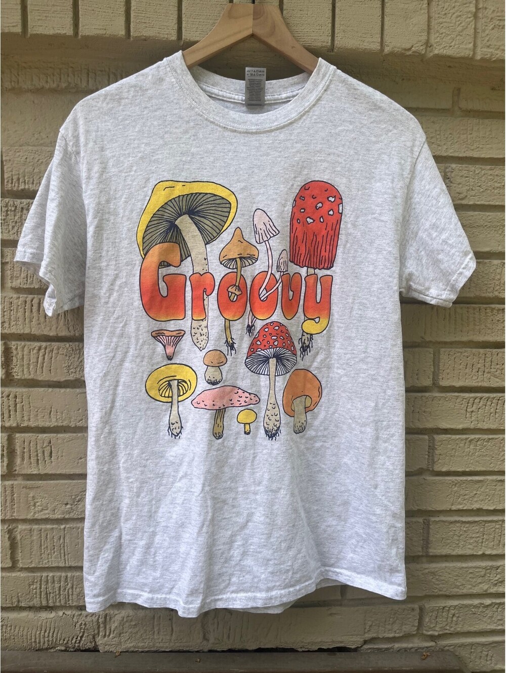 Gildan Heavy Cotton Groovy Mushroom M Medium Unisex T Shirt Hippie Boho Trippy